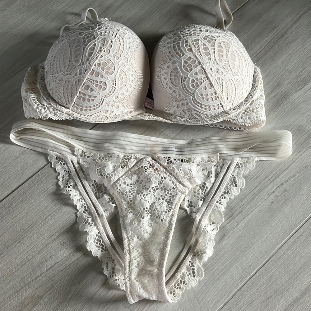 Elegant and sexy Lace White Bra and Panty Set 32D and small